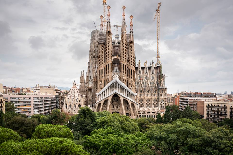 In What Country Is The Sagrada Familia Cathedral Located - Country Poin